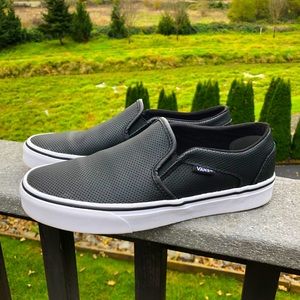 Women’s vans classic slip-on